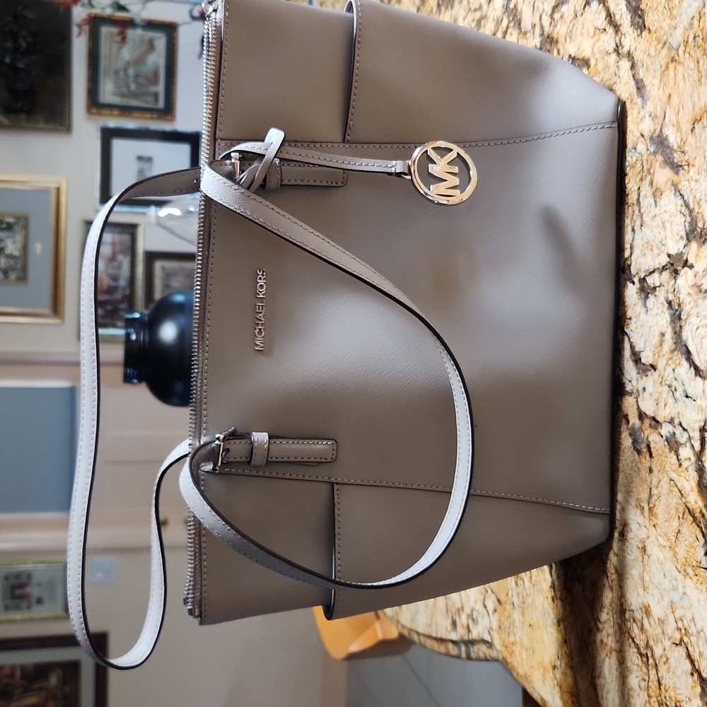 Michael Kors' new purse * Great Price
